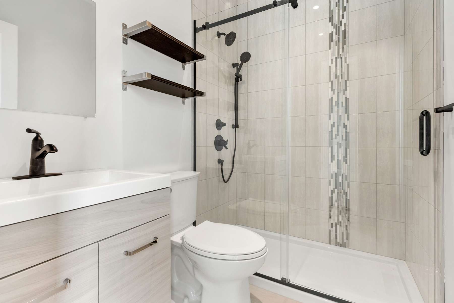 Toilette wird gründlich gereinigt